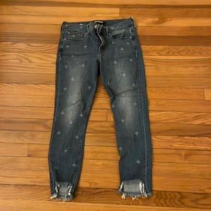 Patterned Jegging with Frayed Bottom